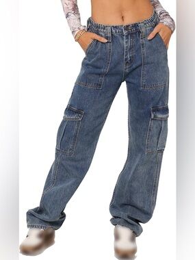 BDG Women's Relaxed Cargo Jeans - Washed Blue Denim